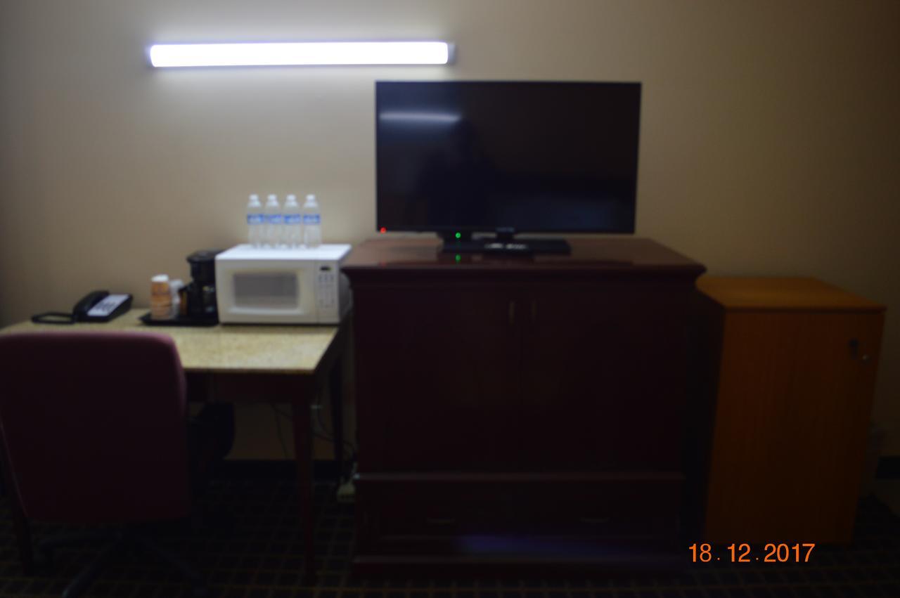 Budget Inn Of 베이 시티 외부 사진