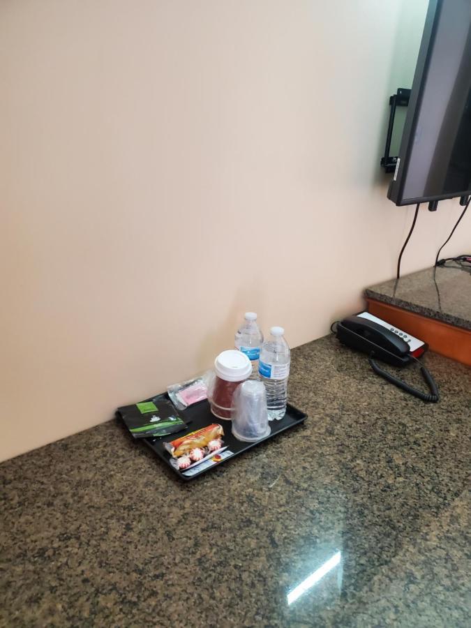 Budget Inn Of 베이 시티 외부 사진