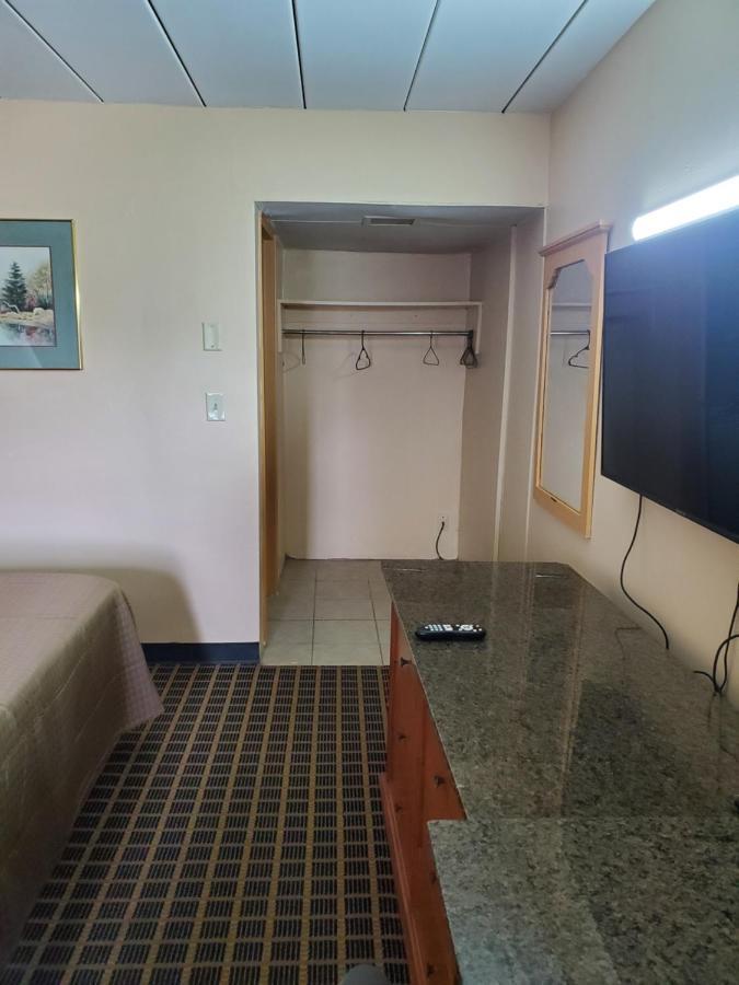 Budget Inn Of 베이 시티 외부 사진