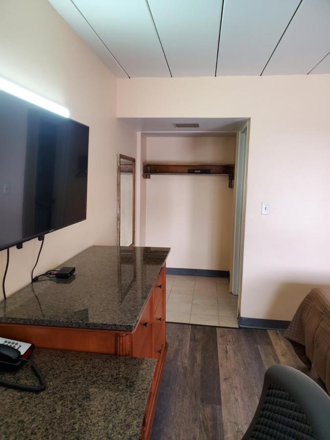 Budget Inn Of 베이 시티 외부 사진