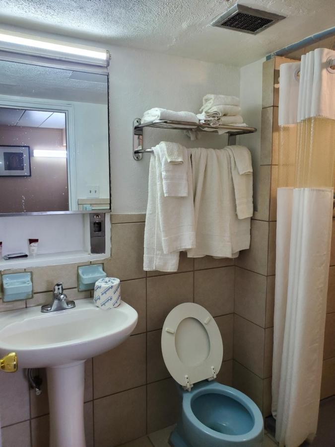 Budget Inn Of 베이 시티 외부 사진